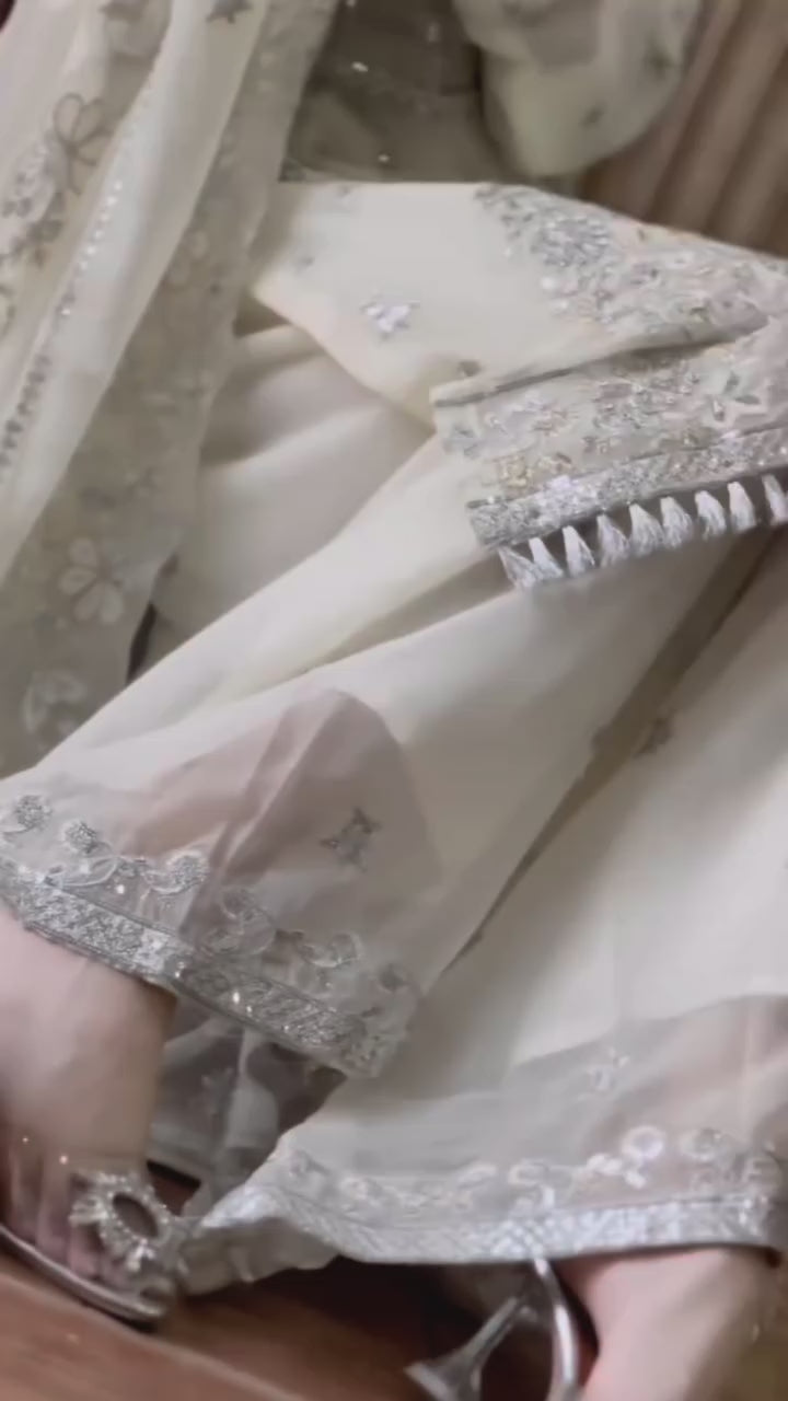 Durr-e-Noor Cream White